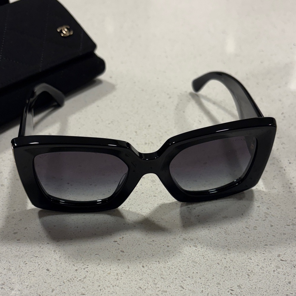 CHANEL Black Square Oversized Sunglasses with Gold Accents - Picture 2 of 6
